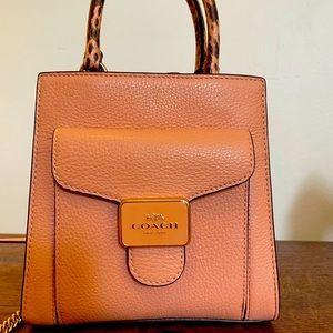 Small, crossbody coach purse in pink